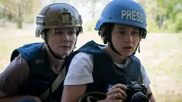 Kirsten Dunst y Cailee Spaeny en la película Civil War