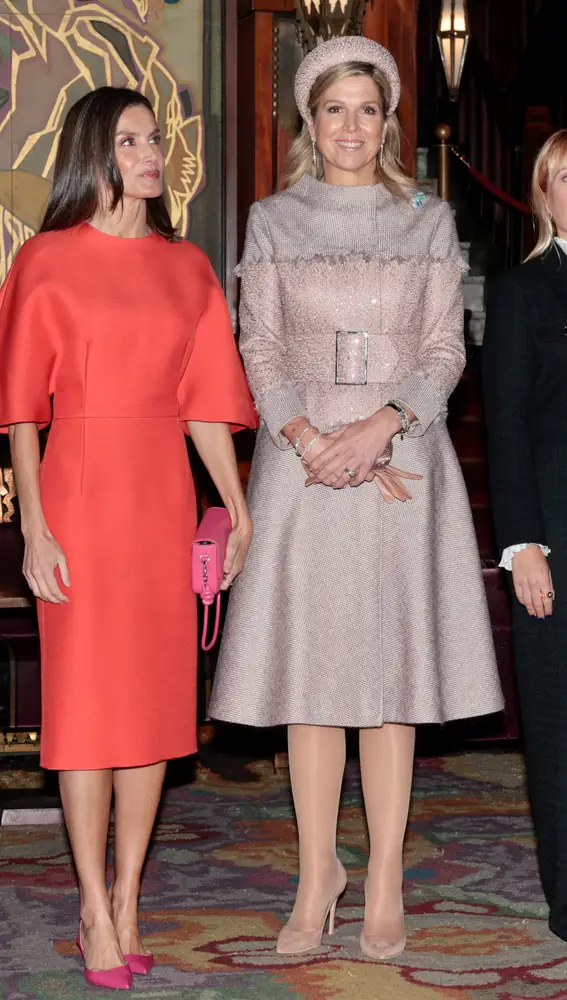 El look de la reina Letizia y Máxima