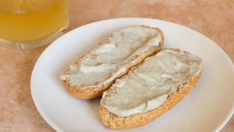 Tostadas con queso de untar Tostadas con queso de untar
