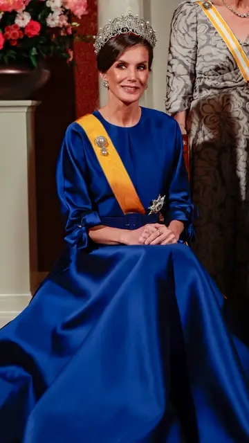 La reina Letizia sentada en Palacio La reina Letizia sentada en Palacio