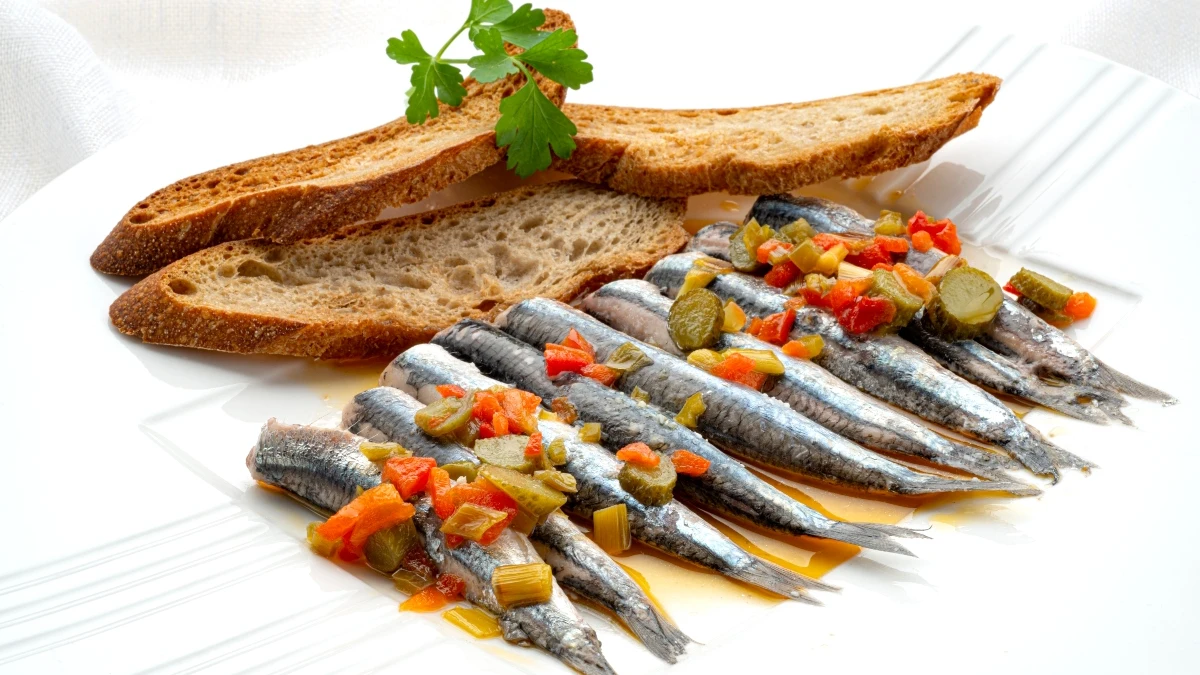 Anchoas al vapor con vinagreta templada, de Arguiñano: una receta de temporada en 5 minutos Anchoas al vapor con vinagreta templada, de Arguiñano: una receta de temporada en 5 minutos