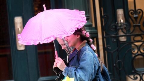 Suri Cruise paseando por Nueva York en su 18 cumpleaños