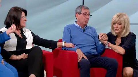 Desesperado por la situación de su hijo. Desesperado por la situación de su hijo.