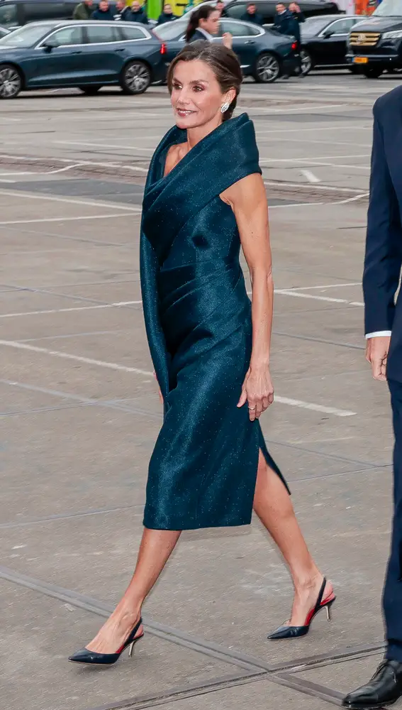 El acertado look de la reina Letizia