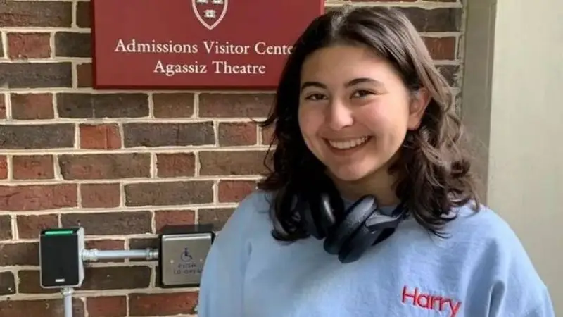 Malena ha sido aceptada en las universidades más prestigiosas de Estados Unidos. Malena ha sido aceptada en las universidades más prestigiosas de Estados Unidos.