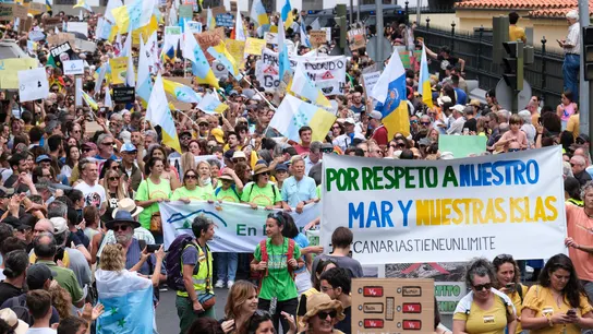 Manifestación contra el turismo masificado en Canarias Manifestación contra el turismo masificado en Canarias