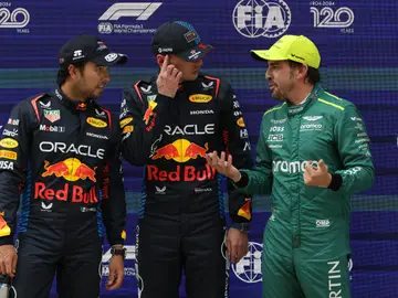 Fernando Alonso junto a Checo Pérez y Max Verstappen tras la qualy del GP de China de F1