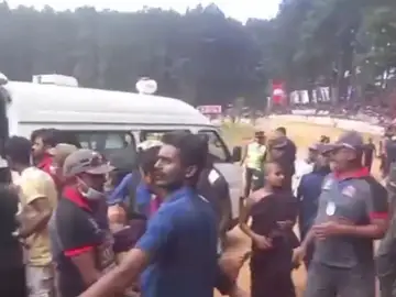 Imágenes posteriores al atropello mortal en un rally en Sri Lanka
