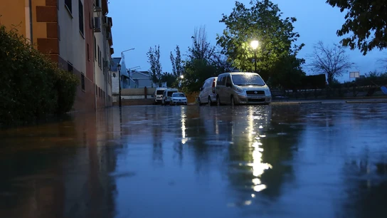 Vista de una calle inundada tras las intensas lluvias de este sábado en Cijuela, provincia de Granada. Vista de una calle inundada tras las intensas lluvias de este sábado en Cijuela, provincia de Granada.
