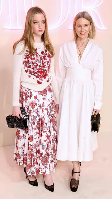 Naomi Watts y su hija Kai Schreiber Naomi Watts y su hija Kai Schreiber