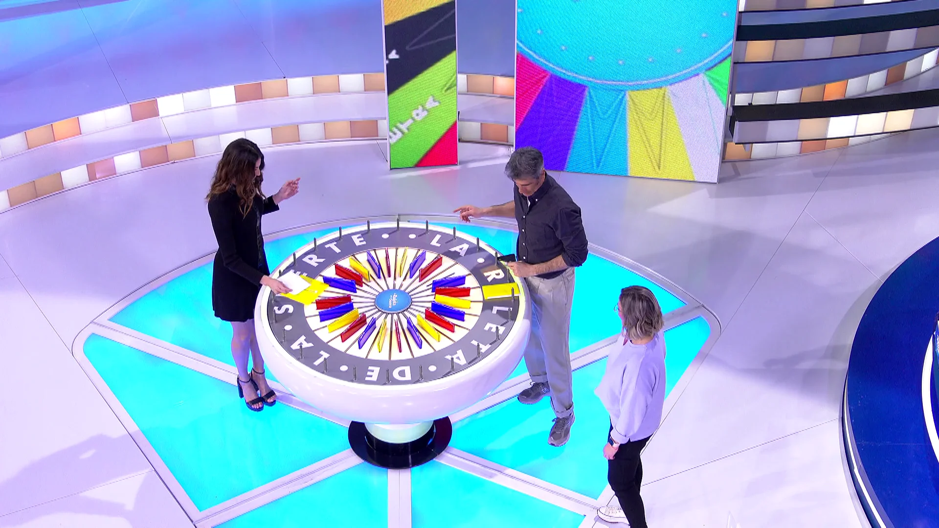 ¡No encuentra el coche! El despiste de Laura Moure en La ruleta de la suerte ¡No encuentra el coche! El despiste de Laura Moure en La ruleta de la suerte