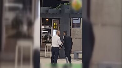 Los taxistas del aeropuerto de Málaga denuncian su lucha contra los conductores piratas: 