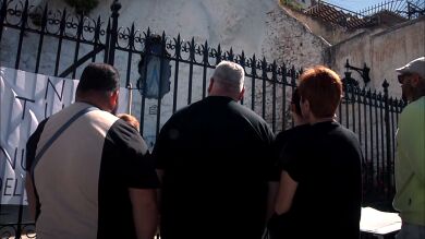 Reforman la ermita por 12.000 euros y el dueño les impide entrar: 