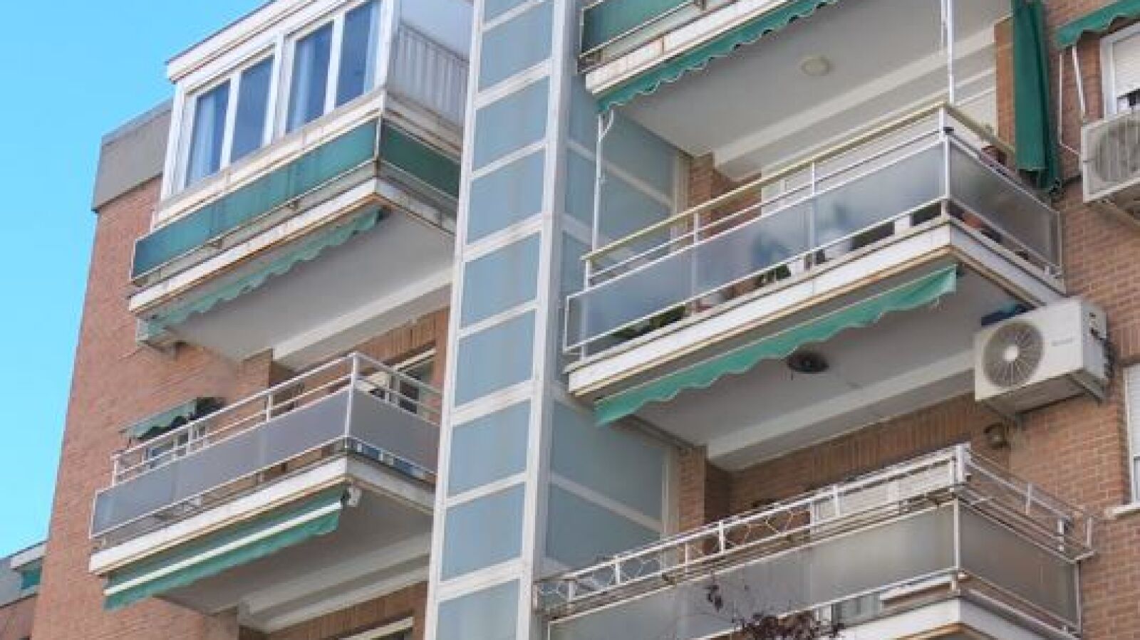 Un edificio de Usera, en 'llamas' por un conflicto entre clanes de okupas: 