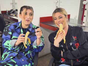Valeria Ros y Susi Caramelo analizan la letra de 'Ram pam pam' : "¿Quieres pelar la banana?"