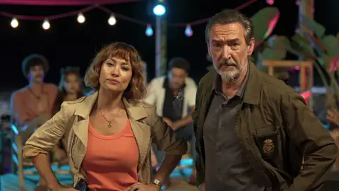 ¡Naira y Luis detienen al asesino en plena grabación de la final del reality show! ¡Naira y Luis detienen al asesino en plena grabación de la final del reality show!