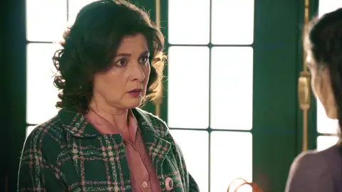 “Eres de esas que les gusta llamar la atención” La suegra de Carmen desprecia a su nuera “Eres de esas que les gusta llamar la atención” La suegra de Carmen desprecia a su nuera