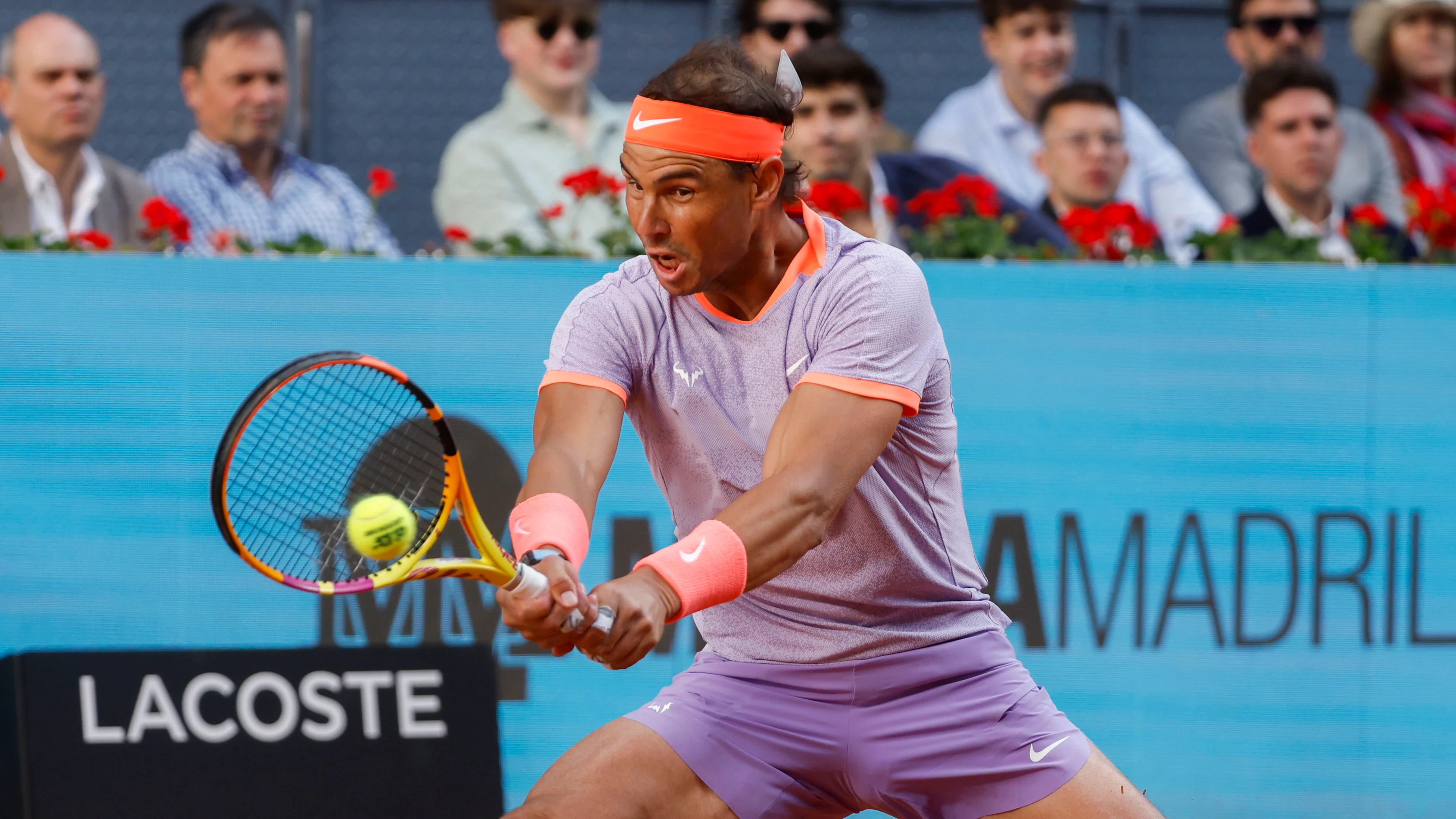 Rafa Nadal resta una pelota ante Darwin Blanch en su estreno en el Mutua Madrid Open Rafa Nadal resta una pelota ante Darwin Blanch en su estreno en el Mutua Madrid Open