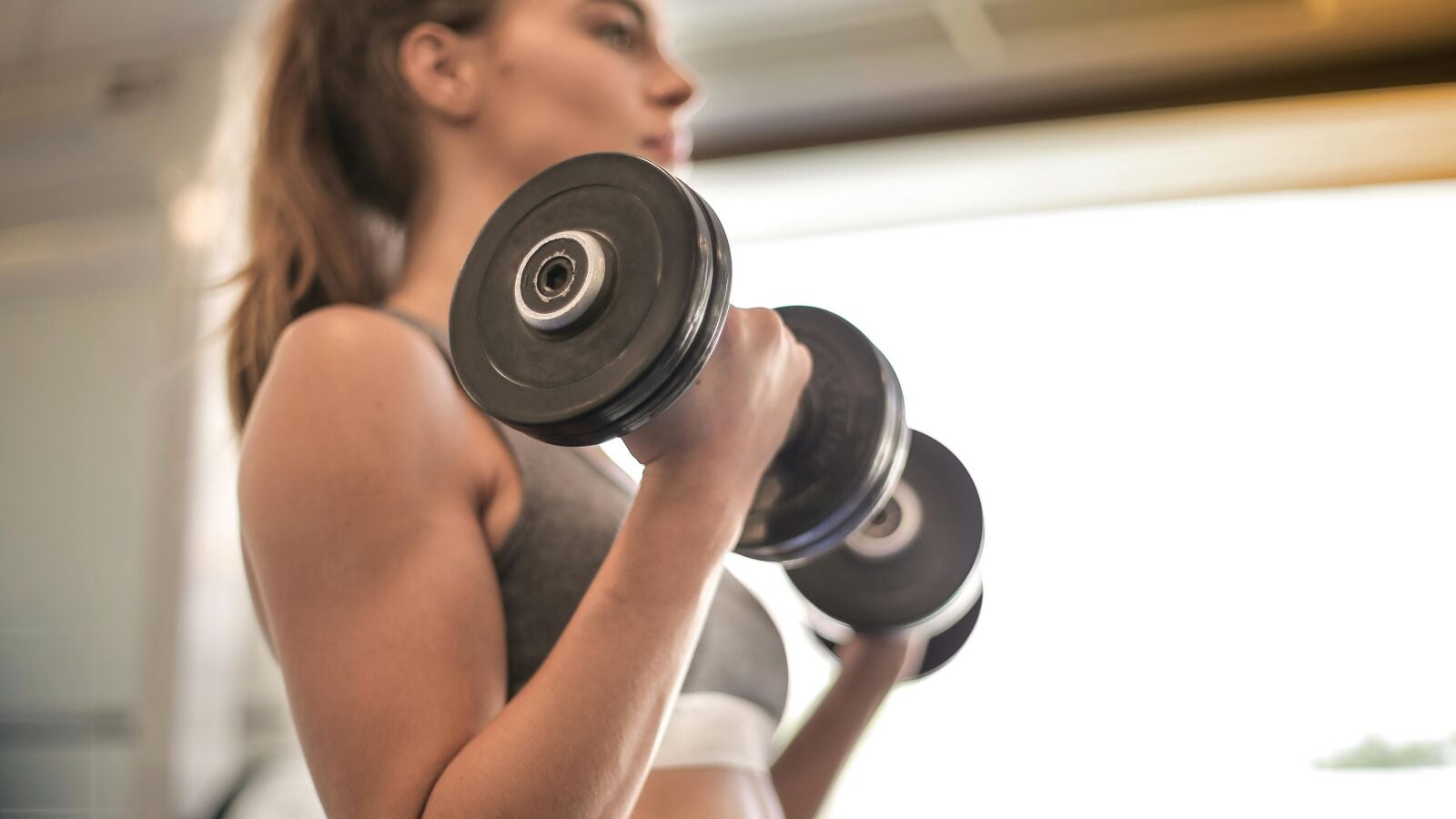 Entrenamiento de fuerza para mujeres: Los 7 ejercicios imprescindibles