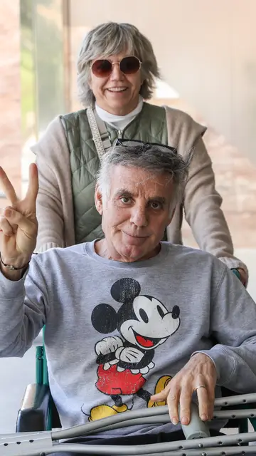 Joaquín Torres saliendo del hospital Joaquín Torres saliendo del hospital