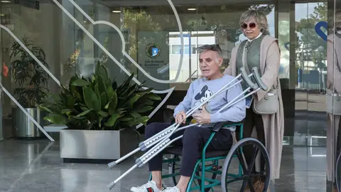 Joaquín Torres saliendo del hospital Joaquín Torres saliendo del hospital