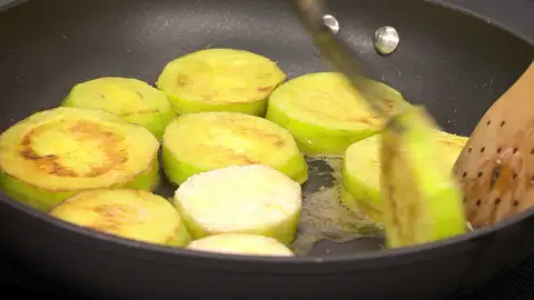 Pásalas por harina, introdúcelas en la sartén Pásalas por harina, introdúcelas en la sartén