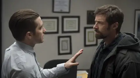 Hugh Jackman y Jake Gyllenhaal en Prisioneros Hugh Jackman y Jake Gyllenhaal en Prisioneros