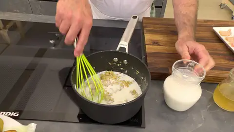 Sazona y rehógala a fuego suave-medio Sazona y rehógala a fuego suave-medio