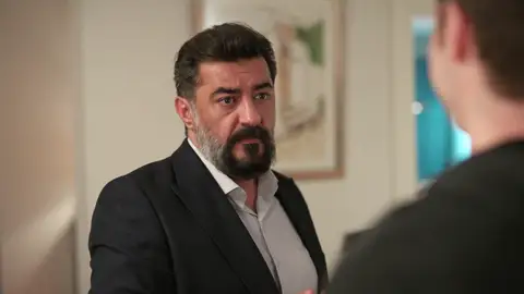 Esta noche en Hermanos: Akif se enfrenta a una dura despedida, ¡Mahir se marcha de la ciudad! Esta noche en Hermanos: Akif se enfrenta a una dura despedida, ¡Mahir se marcha de la ciudad!