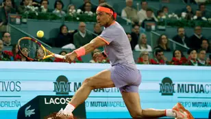 Rafa Nadal golpea un revés durante el Mutua Madrid Open 2024