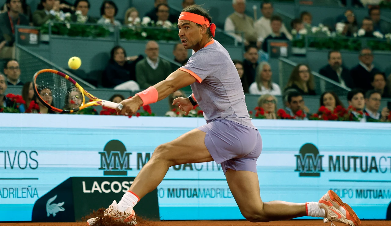 Rafa Nadal golpea un revés durante el Mutua Madrid Open 2024