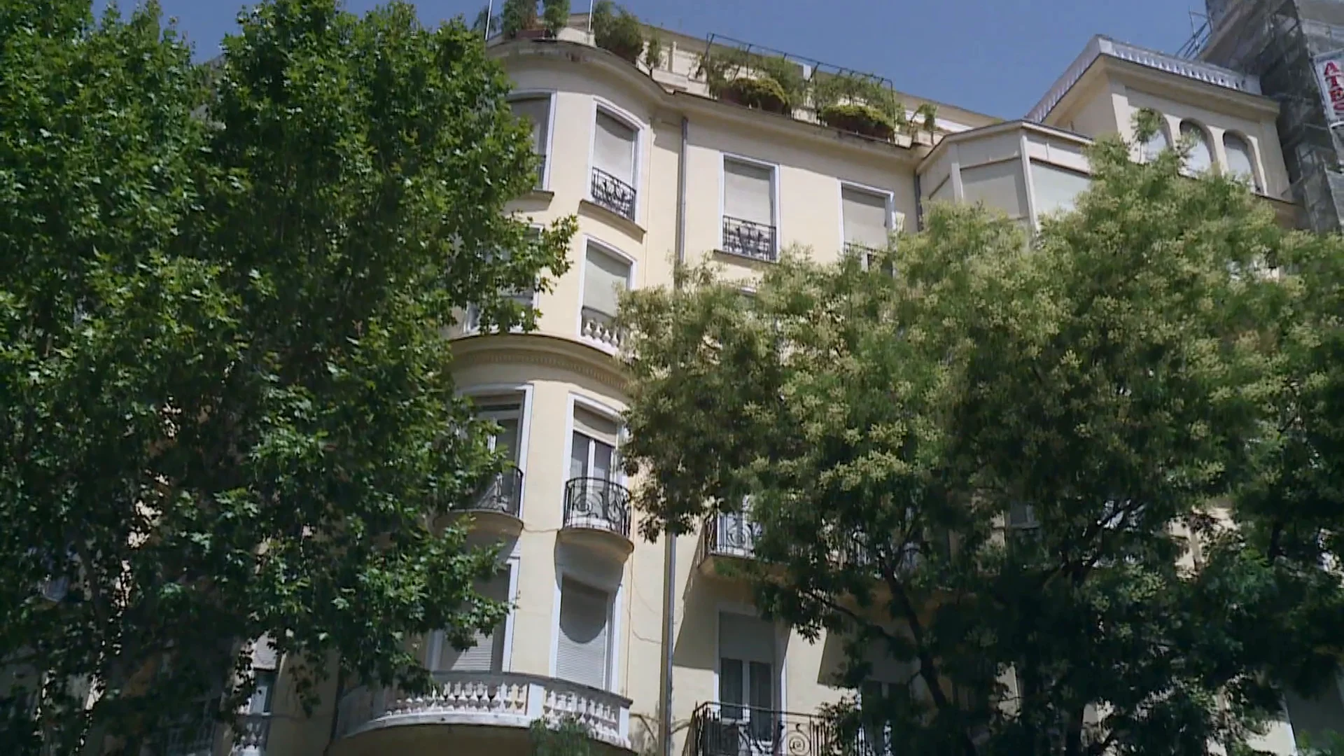 La familia Franco se despide de su emblemática finca de Madrid: 7 pisos de lujo a 10 millones de euros cada uno La familia Franco se despide de su emblemática finca de Madrid: 7 pisos de lujo a 10 millones de euros cada uno