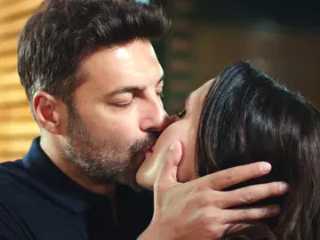 Beso Ender y Kaya Beso Ender y Kaya