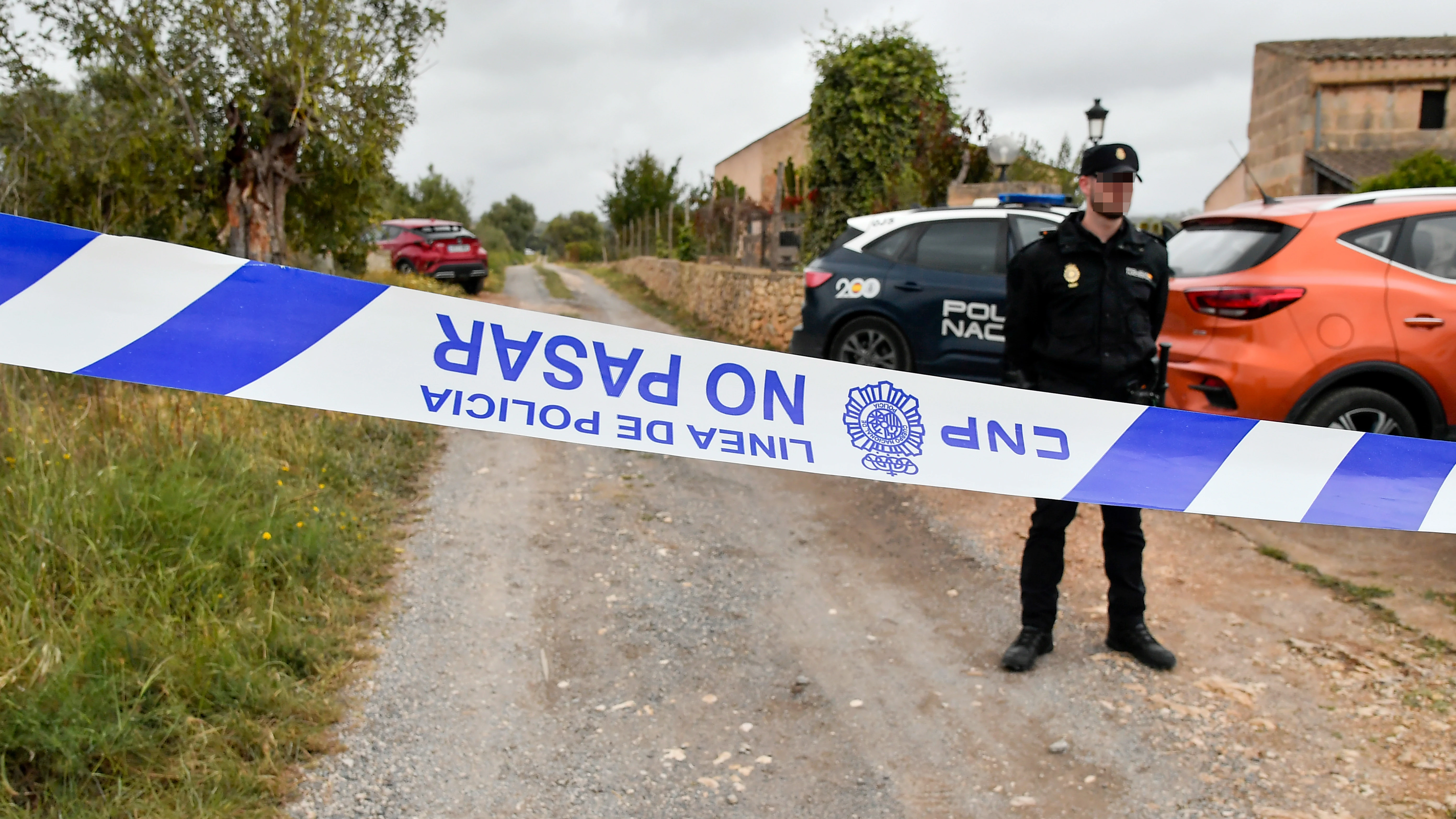 Un cordón policial impide el acceso a la finca en la que se produjo el doble homicidio, este lunes en Manacor Un cordón policial impide el acceso a la finca en la que se produjo el doble homicidio, este lunes en Manacor