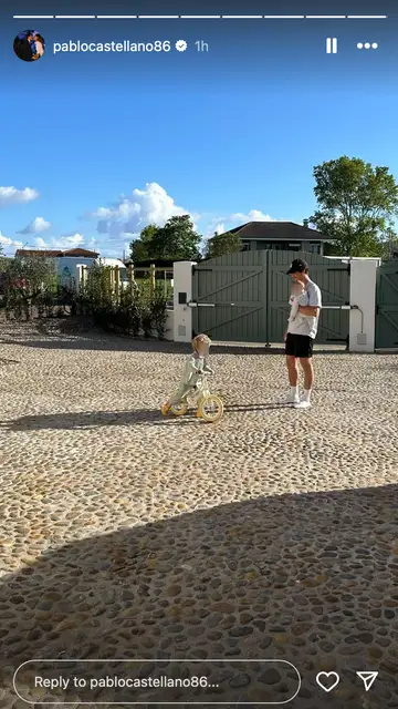 Pablo Castellano con sus hijos en Cantabria Pablo Castellano con sus hijos en Cantabria