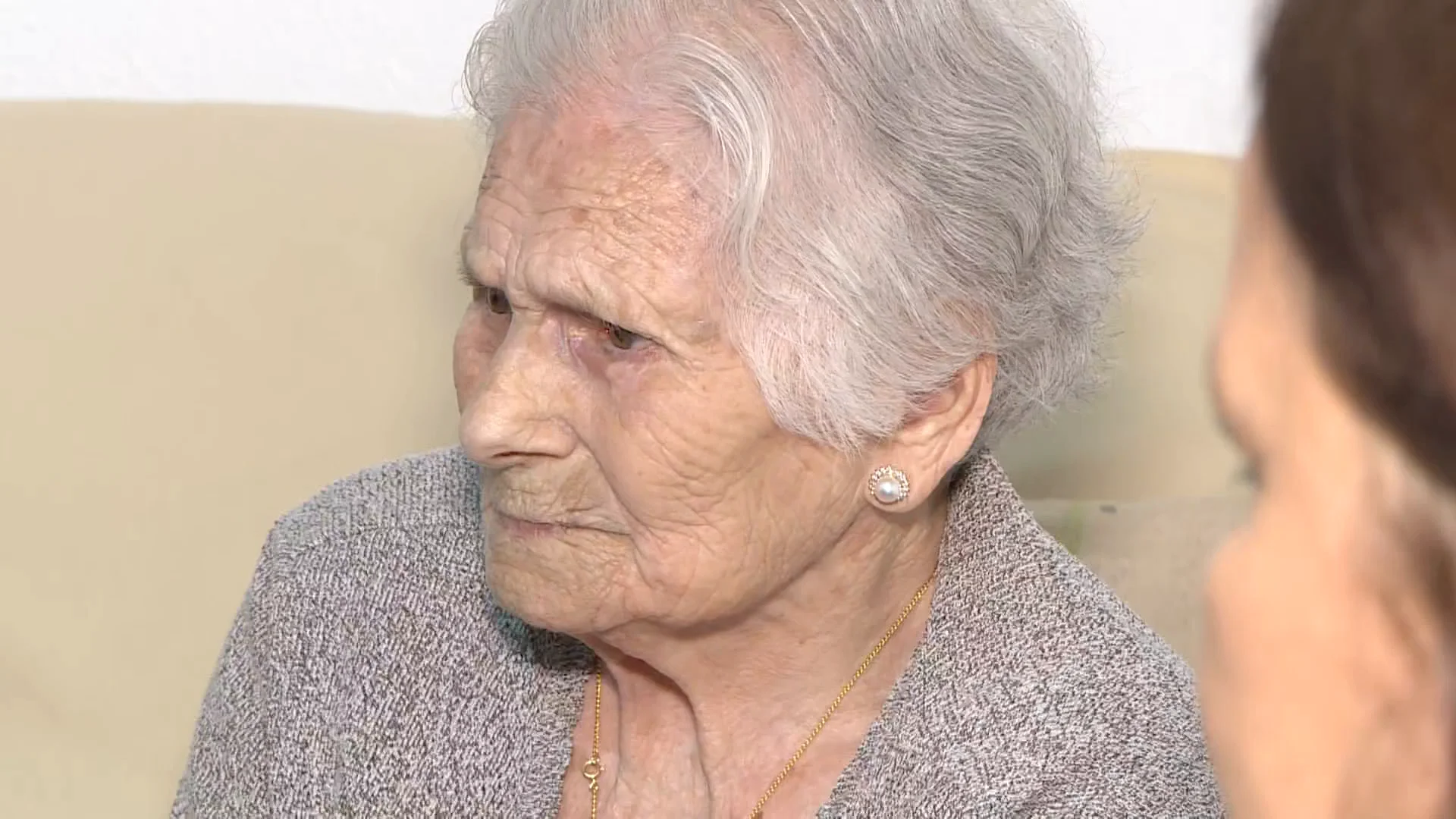 A punto de ser desahuciada con 87 años para poner un piso turístico en Cádiz: "Me da igual irme pero no tengo a dónde" A punto de ser desahuciada con 87 años para poner un piso turístico en Cádiz: "Me da igual irme pero no tengo a dónde"