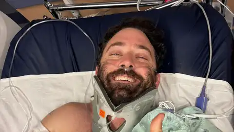 Casi no lo cuenta Anthony Vella, sonriendo tras ser operado de sus fracturas