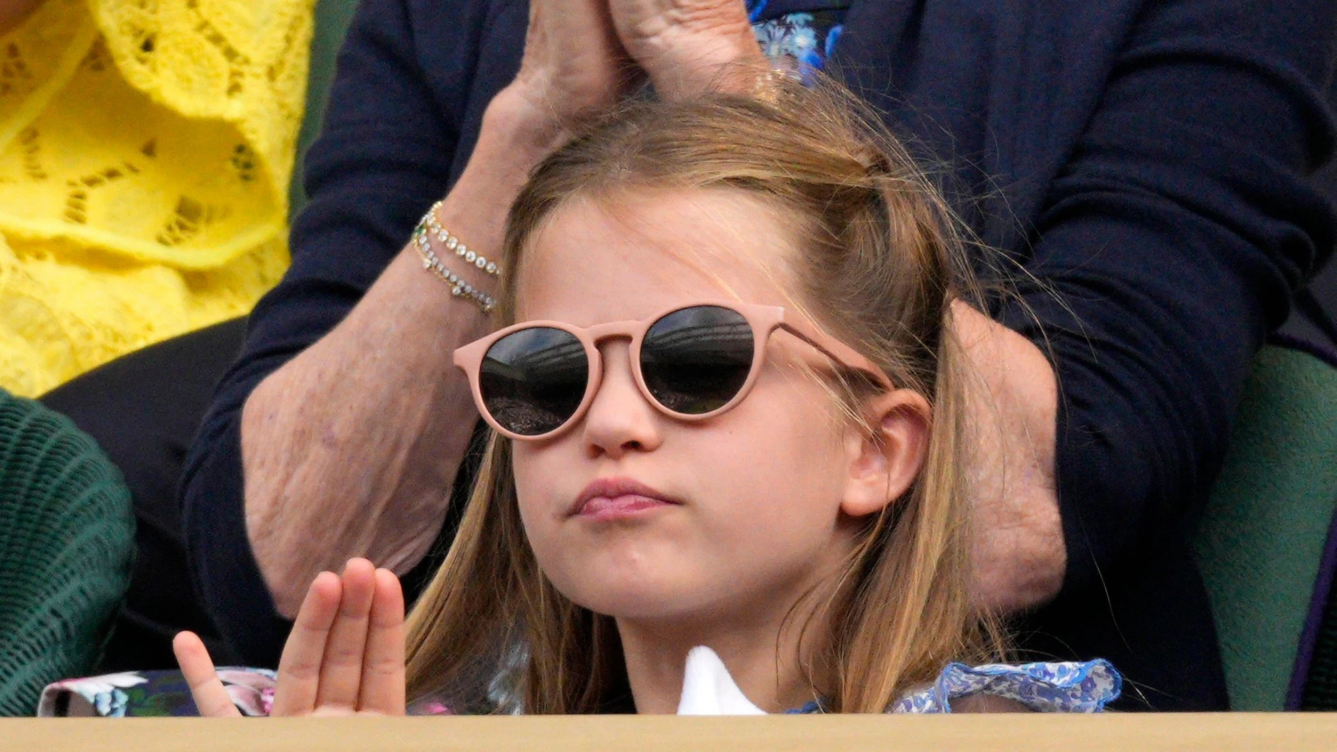 La princesa Charlotte en un partido de tenis en Wimbledon La princesa Charlotte en un partido de tenis en Wimbledon