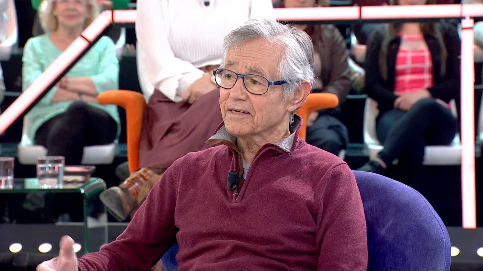 Antonio, de 81 años, dedica su vida a combatir la soledad de otros mayores: "Ayudando a los demás me ayudo yo" Antonio, de 81 años, dedica su vida a combatir la soledad de otros mayores: "Ayudando a los demás me ayudo yo"