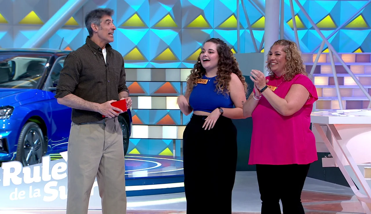 Ainhoa y Lucía resuelven el Panel Final en el especial Día de la Madre de La ruleta de la suerte