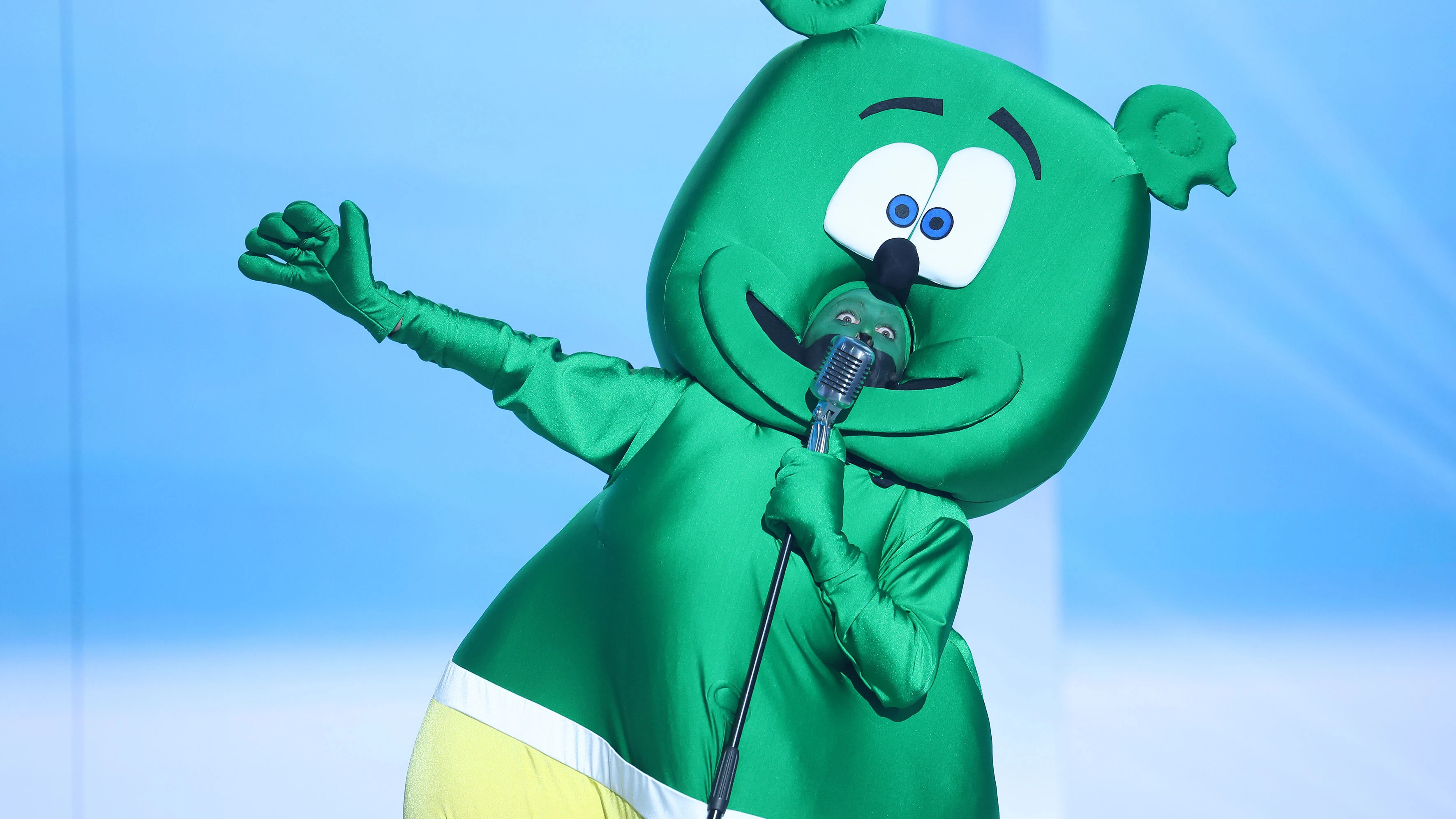 Subidón... de azúcar con Valeria Ros como Gummibär repitiendo ‘Yo soy tu gominola’ 