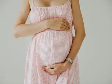 Una mujer embarazada Una mujer embarazada