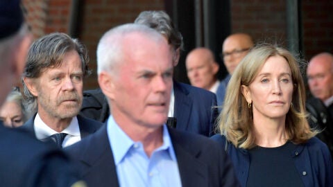 William H. Macy y Felicity Huffman en su juicio por fraude