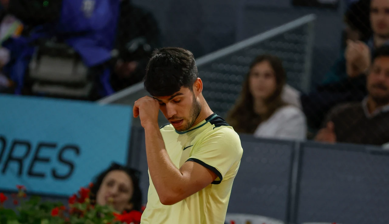 Carlos Alcaraz durante su partido ante Andrey Rublev en el Mutua Madrid Open 2024