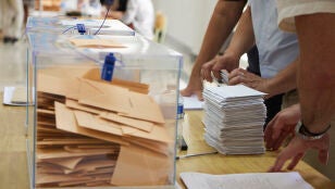 Mesa electoral, imagen de archivo