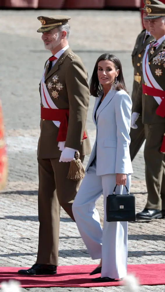 Los reyes Felipe y Letizia llegando a la Academia General Militar de Zaragoza