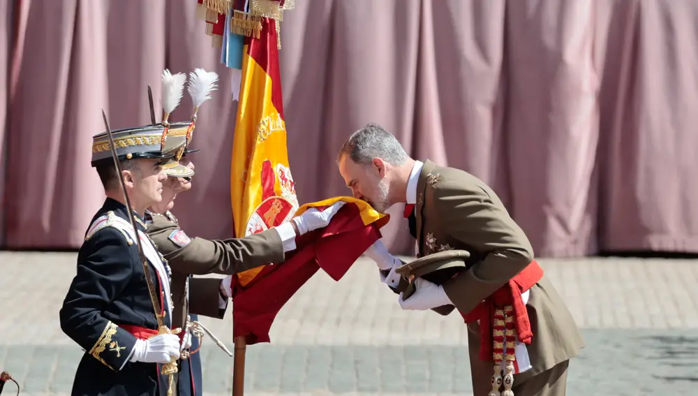 El rey Felipe en el homenaje por el 40 aniversario de su jura de bandera
