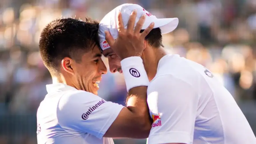 Chingotto y Galán celebran el título en Sevilla Chingotto y Galán celebran el título en Sevilla