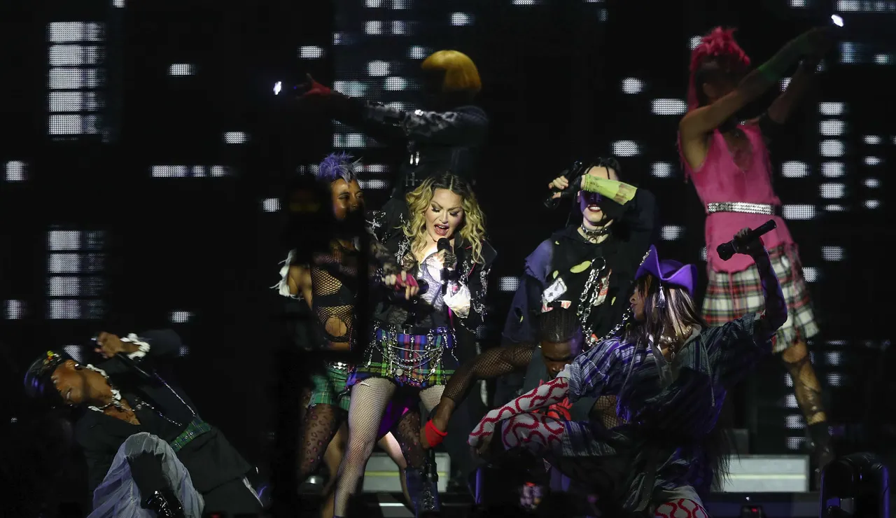 Madonna en su concierto gratuito en Copacabana en Río de Janeiro (Brasil)