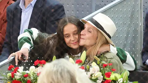 Victoria Federica, muy cariñosa con su madre, la infanta Elena Victoria Federica, muy cariñosa con su madre, la infanta Elena